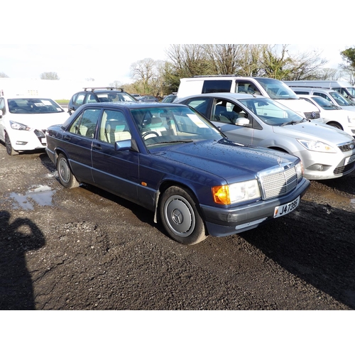 2 - A 1993 Mercedes-Benz 190E 2.0 four door saloon J47395 (petrol/automatic), odometer reading 70,880 mi... 