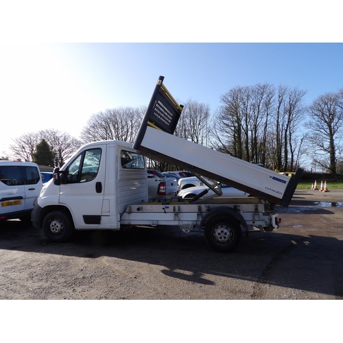 20 - A 2018 Citroen Relay 35 BlueHDi 2.0 tipper J58165 (diesel/manual), odometer reading 41,862 miles