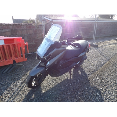 1 - A 2014 Yamaha YP125 R X Max scooter J64562, odometer reading 10,689 miles