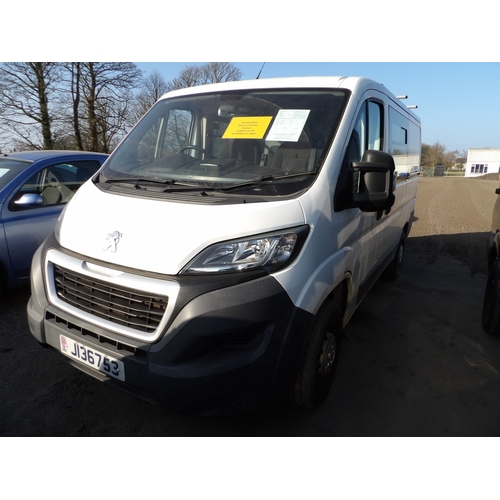 20 - A 2017 Peugeot Boxer 333 2.0 HDi panel van (seven seats) J136753 (diesel/manual), odometer reading 1... 