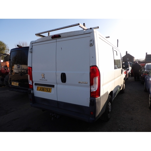 20 - A 2017 Peugeot Boxer 333 2.0 HDi panel van (seven seats) J136753 (diesel/manual), odometer reading 1... 