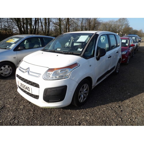 6 - A 2014 Citroen C3 Picasso VTi 1.4 MPV J92540 (petrol/manual), odometer reading 26,951 miles