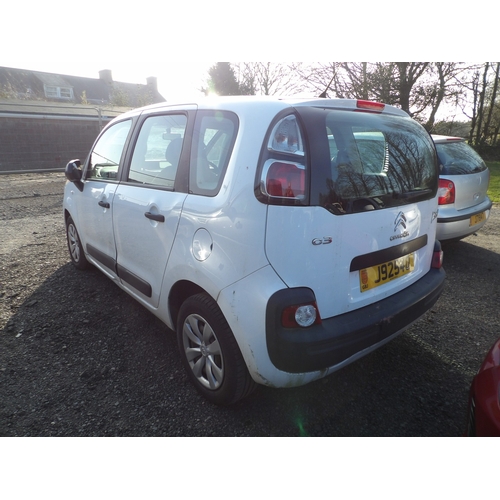 6 - A 2014 Citroen C3 Picasso VTi 1.4 MPV J92540 (petrol/manual), odometer reading 26,951 miles