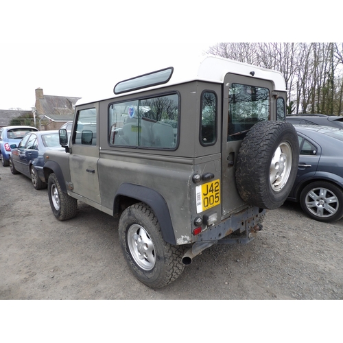 15 - A 2001 Land Rover Defender 90 TD5 J42005 (diesel/manual), odometer reading 85,427 miles - large quan... 