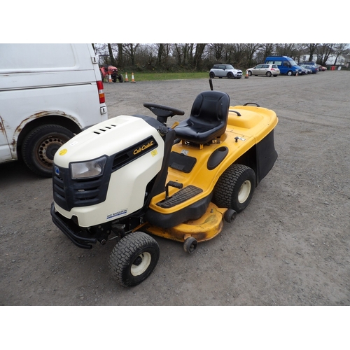 21 - An MTD Club Cadet CC1020 VHN Hydrostatic garden tractor with mower deck and grass collection system