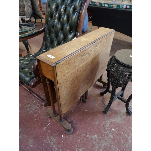 328 - A Victorian oak Sutherland tea table