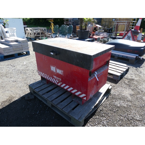 Lot 52        