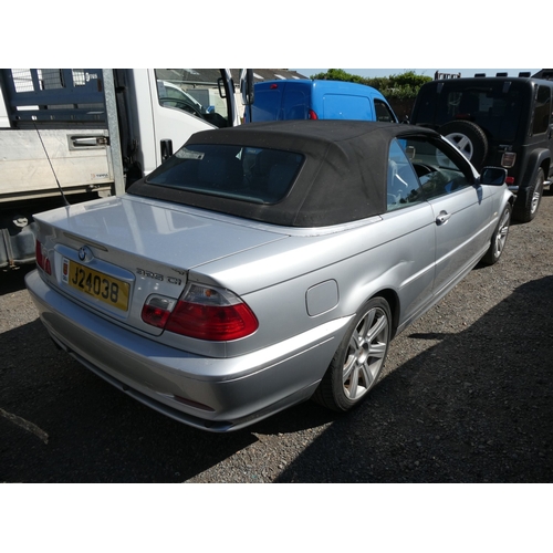19 - A 2002 BMW 325i 2.5 convertible J24038 (petrol/automatic), odometer reading 64,027 miles