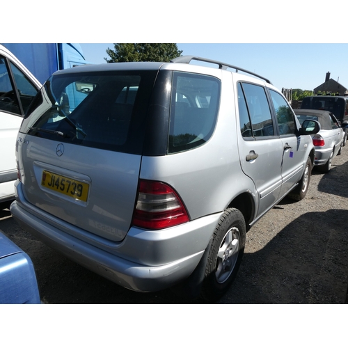21 - A 1998 Mercedes-Benz ML320 3.2 SUV J145739 (petrol/automatic), odometer reading 96,280 miles