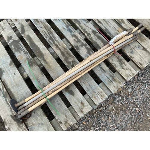 91 - A set of drain rods