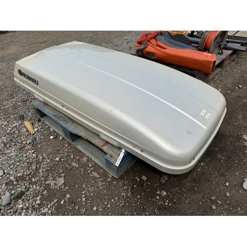 104 - A Subaru vehicle roof box (keys with auctioneer)