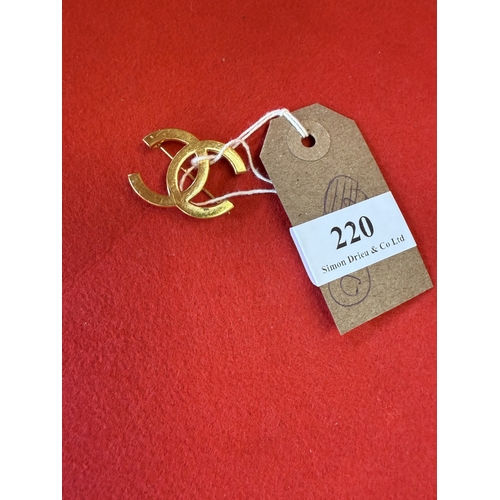 220 - A vintage Chanel CC brooch