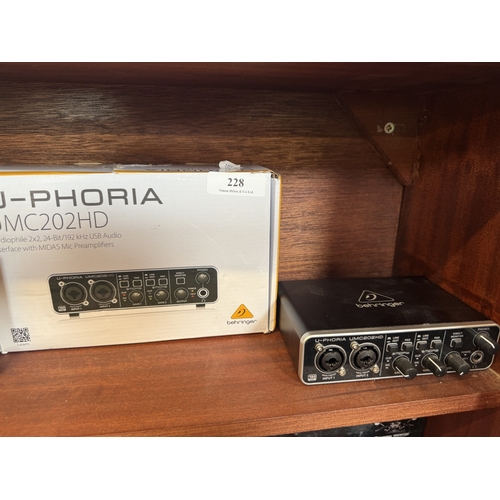 228 - A Behrring amplifier
