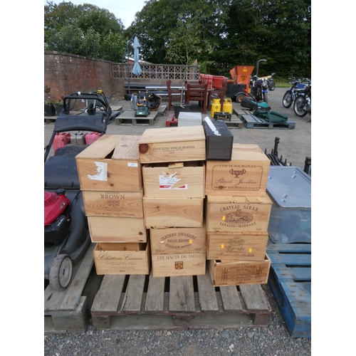 119 - A large and varied assortment of wine cases