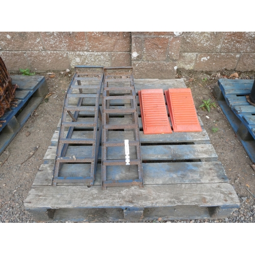 91 - A pair of vehicle inspection ramps together with a pair of levelling ramps