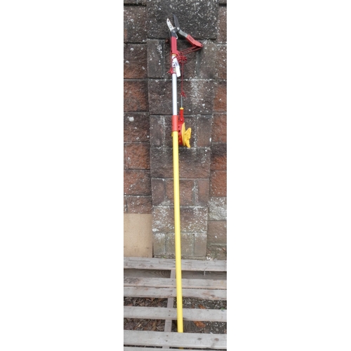 95 - A Wolf Garten telescopic pole with lopping and fruit picking attachments