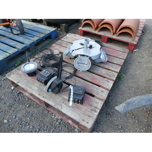 101 - A parasol mounted four section patio heater together with two exterior lights and accessories