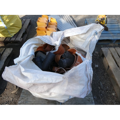 108 - A quantity of Osma and other drain fittings