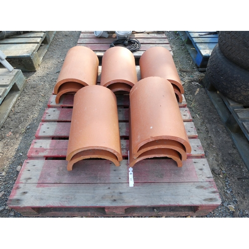 116 - A quantity of ridge tiles
