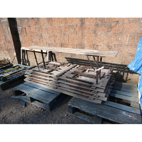 69 - A quantity of vintage folding benches