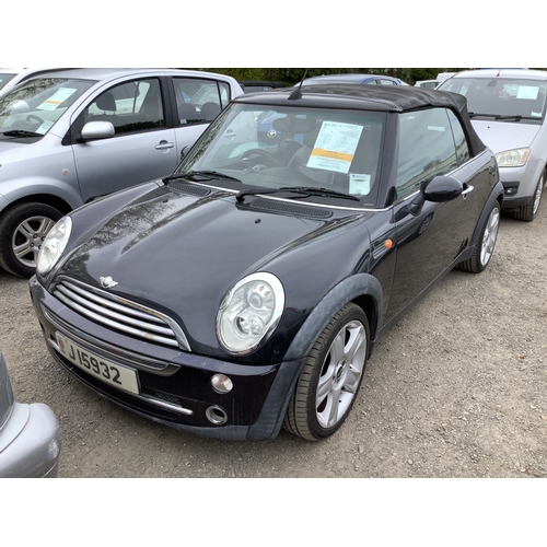 18 - A 2004 Mini Cooper 1.6 convertible J15932 (petrol/manual), odometer reading 30,084 miles - Trade car