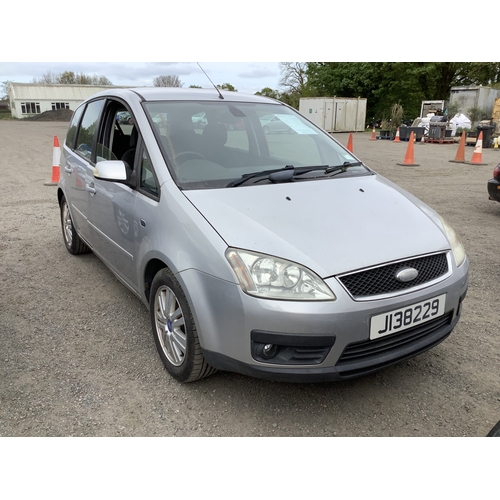 19 - A 2004 Ford Focus C-Max Ghia 1.8 MPV J138229 (petrol/manual), odometer reading 82,792 miles