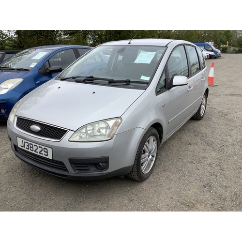 19 - A 2004 Ford Focus C-Max Ghia 1.8 MPV J138229 (petrol/manual), odometer reading 82,792 miles