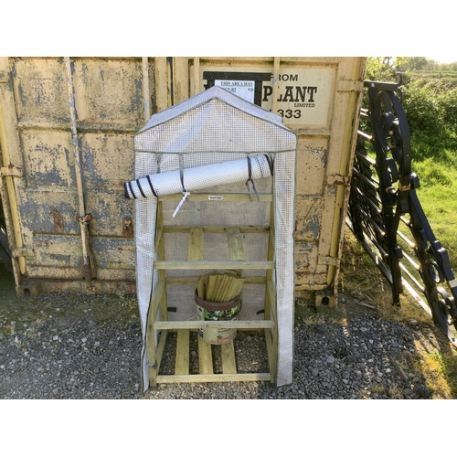 33 - A vertical vegetable trug