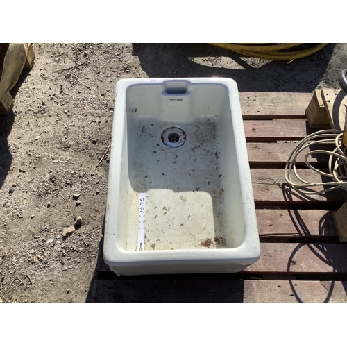 59 - A vintage Twyfords Belfast sink