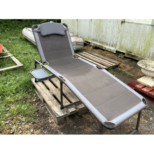 101 - A Quest Elite folding sun lounger