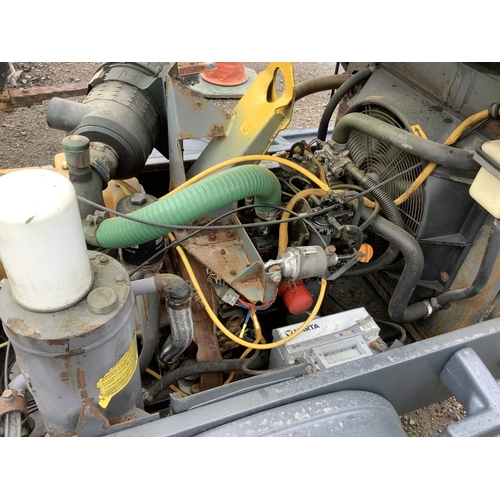 105 - An Atlas Copco two tool road compressor - Yanmar three cylinder engine