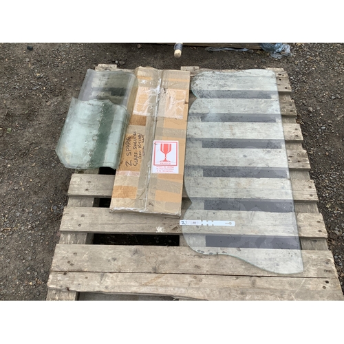 80 - Assorted glass shelving together with four vintage glass pantiles