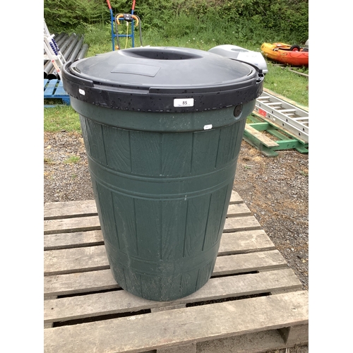 85 - A green PVC water butt modelled in the form of a barrel