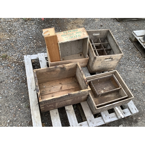 90 - A collection of vintage wooden boxes and crates