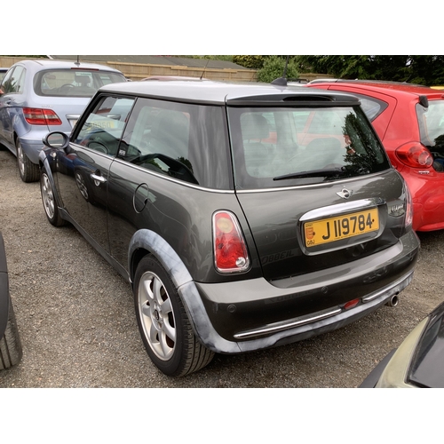 28 - A 2005 Mini Cooper Park Lane 1.6 three door hatchback J119784 (petrol/automatic), odometer reading 4... 