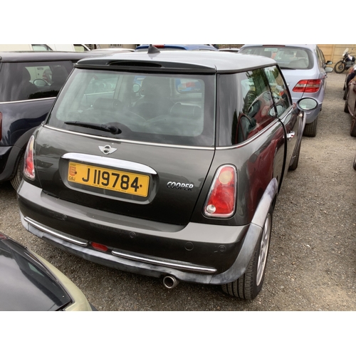 28 - A 2005 Mini Cooper Park Lane 1.6 three door hatchback J119784 (petrol/automatic), odometer reading 4... 