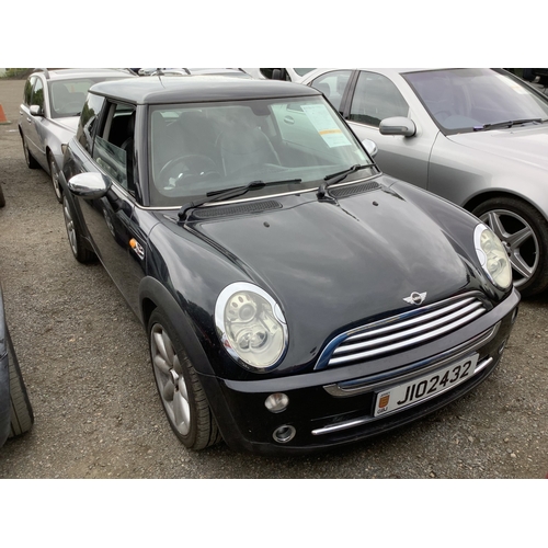 32 - A 2005 Mini Cooper 1.6 three door hatchback J102432 (petrol/automatic), odometer reading 65,159 mile... 