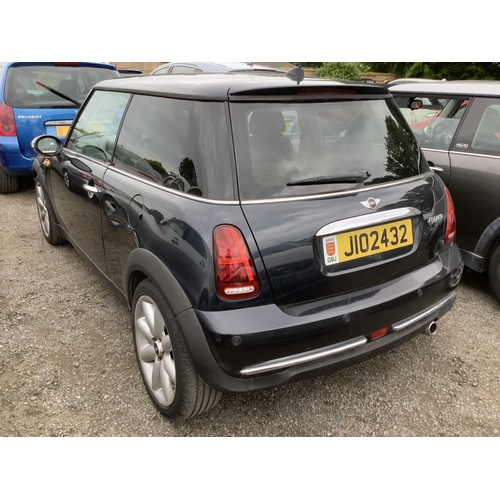 32 - A 2005 Mini Cooper 1.6 three door hatchback J102432 (petrol/automatic), odometer reading 65,159 mile... 