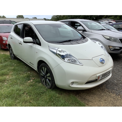 8 - A 2015 Nissan Leaf Teckna five door hatchback J118654 (electric/automatic), odometer reading 25,706 ... 