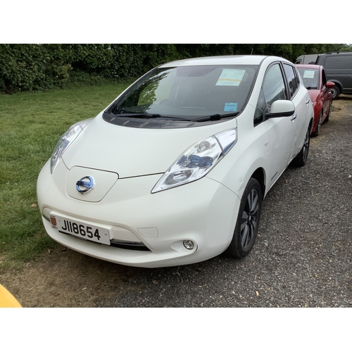 8 - A 2015 Nissan Leaf Teckna five door hatchback J118654 (electric/automatic), odometer reading 25,706 ... 