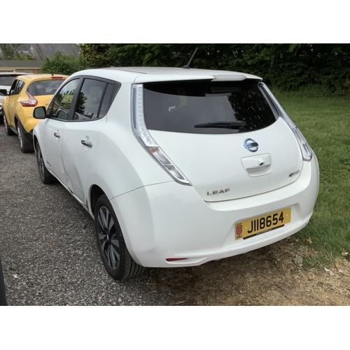 8 - A 2015 Nissan Leaf Teckna five door hatchback J118654 (electric/automatic), odometer reading 25,706 ... 