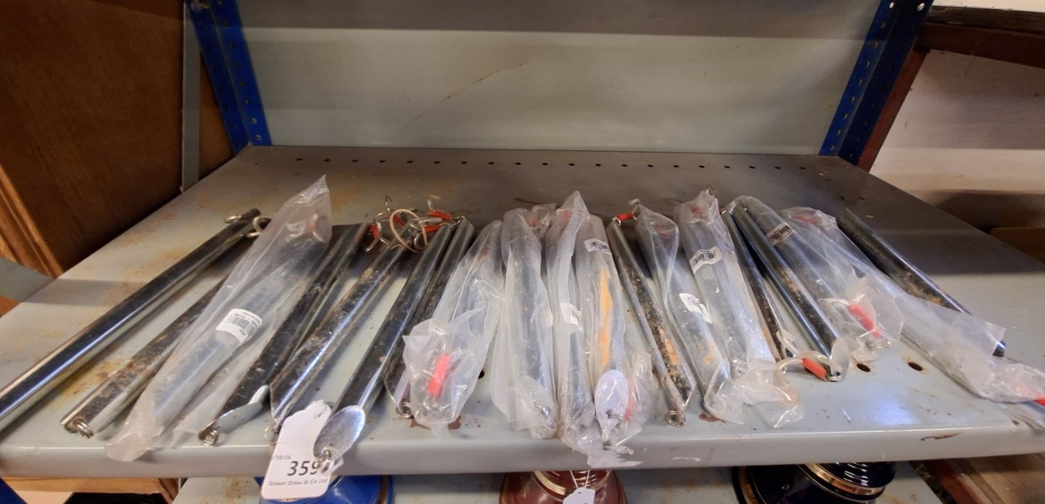 A quantity (19) of fishing pirks