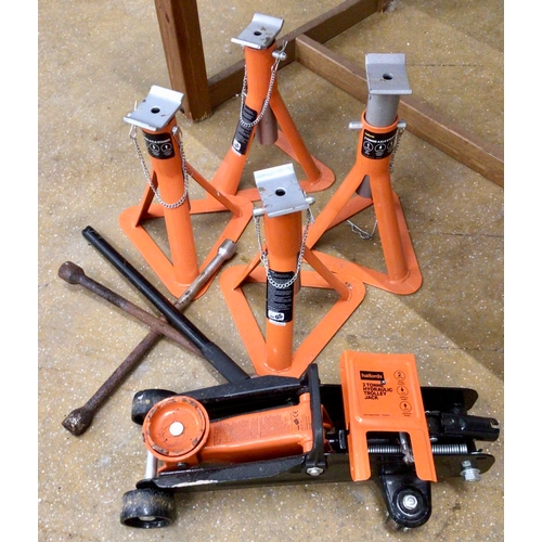 33 - 2 tonne hydraulic trolley jack and 4 axle stands