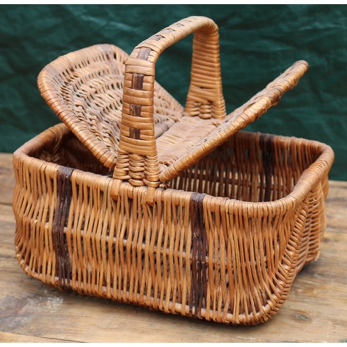 75 - Small Picnic Hamper