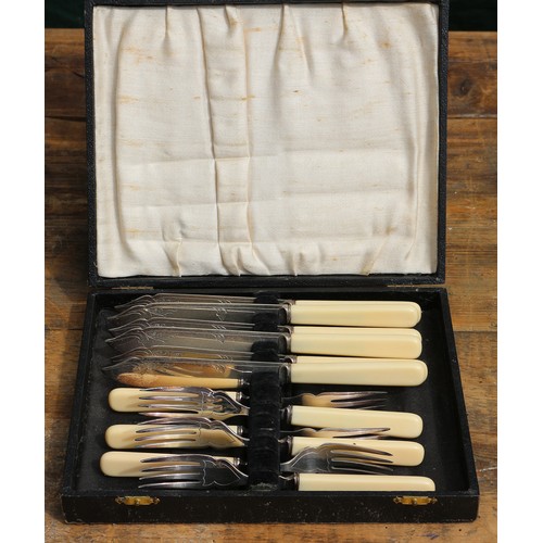 266 - Cased Silver Plated Fish Knives & Forks