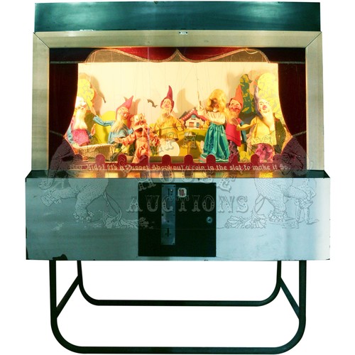 71 - Snow White & 7 Dwarves by Mayfield - coin operated amusement machine with animated puppets, in worki... 