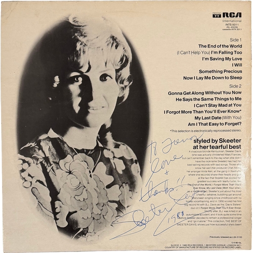 16 - Autographed Album: Skeeter Davis.Keywords:  42442