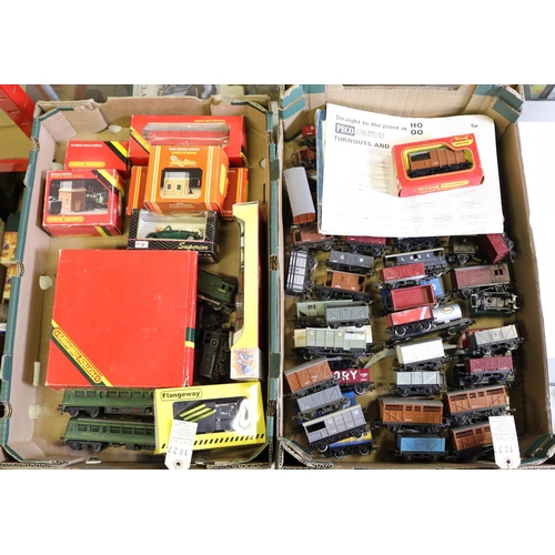 1027 - A quantity of OO gauge model railway by Hornby and Tri-ang Hornby, etc. Including 5x BR locomotives;... 