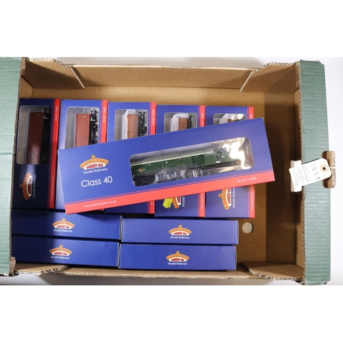 1051 - A quantity of Bachmann Branchline 'OO' gauge railway. A BR class 40 1-Co-Co-1 diesel locomotive RN D... 