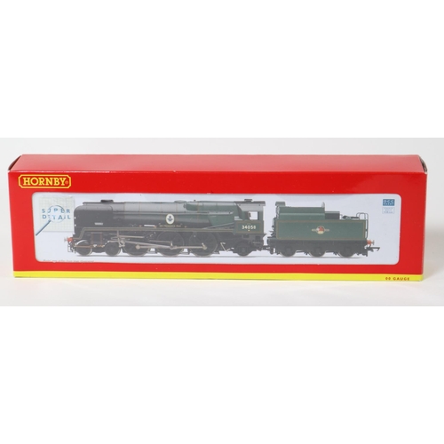 1062 - Hornby Railways BR Rebuilt Battle of Britain Class 4-6-2 tender locomotive 'Sir Frederick Pile' R.27... 